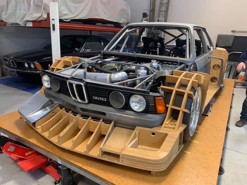 TurbologyLLC's tweet image. ///Monday: #E21 #Group5 tribute with hand-formed #widebody panels by @elan_motorsport!
•
#turbology #bmwe21 #e21bmw #bmw #3series #bmw3series #3seriesbmw #mperformance #mpower #bmwm #m50turbo #m52 #s50 #s52 #turbo #racecars #racecar #tuning #tuned #tuner #fabrication #welding