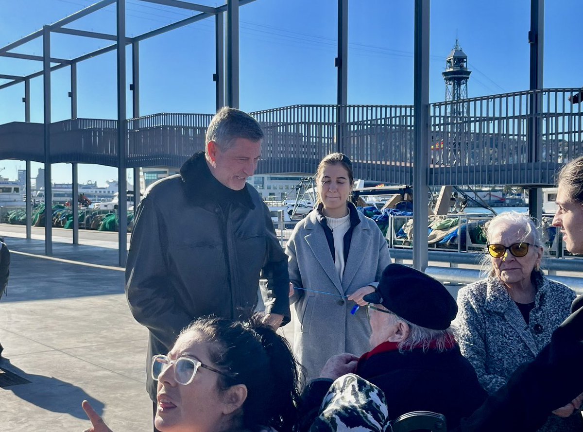 jmartigalbis's tweet image. Arreu del país, i també a #Barceloneta i a #Barcelona des de @JuntsXCat @TriasperBCN donem suport al sector de la pesca davant les propostes de la Unió Europea que amenacen el seu futur. Avui hem estat al Moll de Pescadors, comprometent el nostre suport polític.