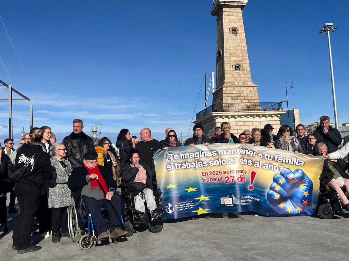 jmartigalbis's tweet image. Arreu del país, i també a #Barceloneta i a #Barcelona des de @JuntsXCat @TriasperBCN donem suport al sector de la pesca davant les propostes de la Unió Europea que amenacen el seu futur. Avui hem estat al Moll de Pescadors, comprometent el nostre suport polític.