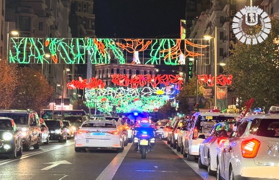 Ver la #Navidad con ojos de niño 👀👧🏻 y corazón de abuelo ❤️👵🏻.
#AgentesDeMovilidad #TaxiLuz #Navidad2024 #Madrid