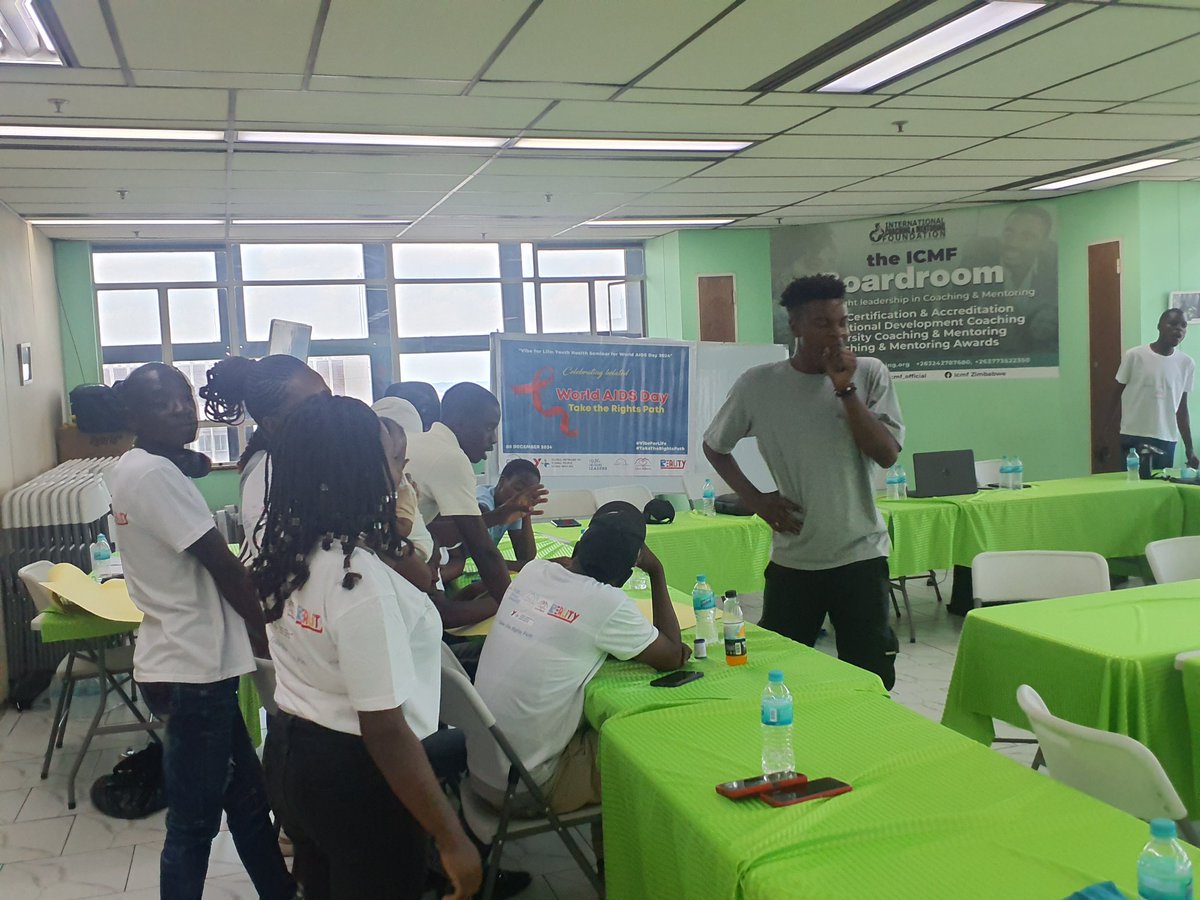 YoHeNAfrica's tweet photo. Young people actively participated in group discussions on using art, technology and creativity to increase HIV prevention and awareness in communities, facilitated by Mitchell Mavhura, a CATS from @zvandiri. Young girls are leading communities in HIV awareness #genderequality https://t.co/TL49InYkIH