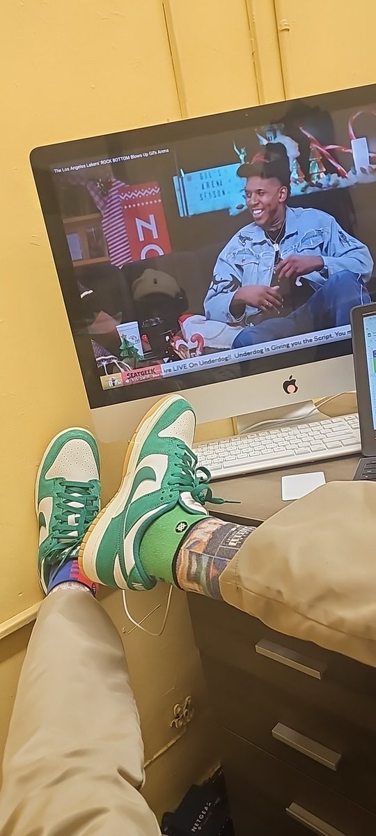 sjdidntgetthem's tweet photo. #KOTD #NIKE #DUNKS #DUNKLO #WEARYOURKICKS #BROOKLYN #FOOTWEAR #SNEAKERS #MONDAYMOOD  #KICKS #FOOTWEAR https://t.co/kNKU6K6XJw