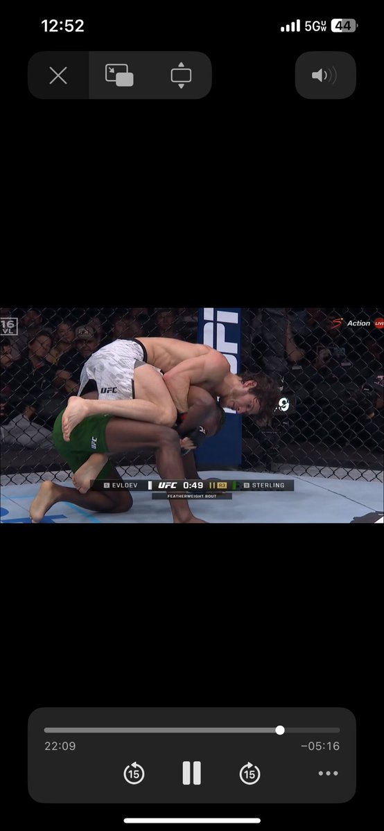 exposingtrasht1's tweet photo. @OriyaMid @rayyantanwar3 @Grapegone @ErnieTastyFresh After watching it back there is a huge difference in control positions in the 3rd. Movsar clearly won that round https://t.co/TfJCZ7eOo5