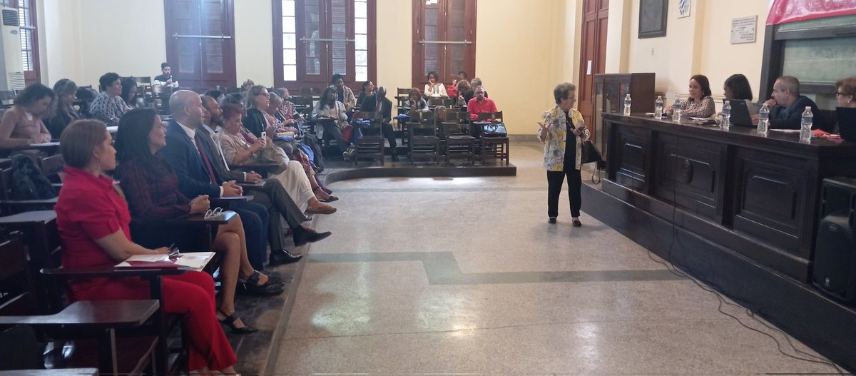 Inicia, como parte del programa del Congreso internacional "Diálogo en torno a los derechos humanos", el panel "Garantías para la protección de los Derechos Humanos". Participan como ponentes por el <a href="/TSupremoCU/">TSupremoCU</a>, <a href="/FarahSaucedo/">Farah Saucedo Pérez</a>, <a href="/OttoEduardo5/">Otto Eduardo</a>, <a href="/MarylaAnna/">Maryla Anna Pérez Bernal</a> y <a href="/MirelysReyes1/">Mirelys Reyes</a>.