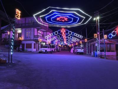 mizoraminsta's tweet photo. Christmas street decoration in Biate, Mizoram
Video credit 📹 @AvalaRenthlei
#christmasdecor #decoration #streetdecoration #christmasdecorations #christmasseason #christmasinmizoram #kawnchei #christmasseason #krismas #biate #biatekawnchei #mizoram #mizoraminsta #northeastIndia https://t.co/Rq3HcqpWqN