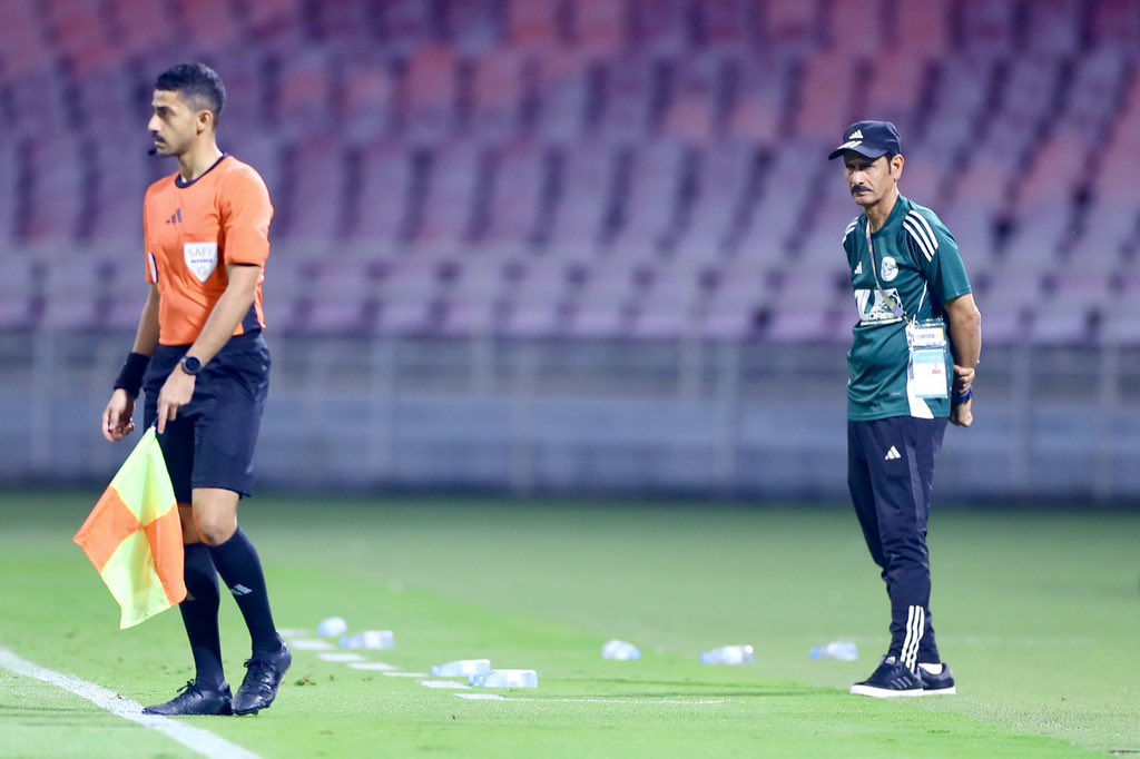 AlFaisaly's tweet photo. 📸| الكوتش أبو حمد 💪🤩

#جدة_الفيصلي
#دوري_يلو https://t.co/NNWl4cTRfq