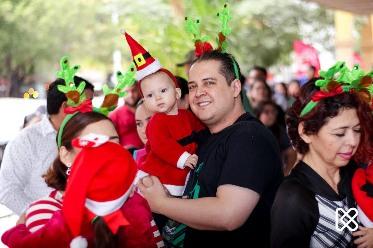 kynetickmx's tweet photo. ⛄️ 🎅 𝑴𝒖𝒄𝒉𝒐𝒔 𝒑𝒆𝒓𝒔𝒐𝒏𝒂𝒋𝒆𝒔, 𝒎𝒖𝒄𝒉𝒂𝒔 𝒂𝒗𝒆𝒏𝒕𝒖𝒓𝒂𝒔 𝒚 𝒎𝒖𝒄𝒉𝒂 𝑵𝒂𝒗𝒊𝒅𝒂𝒅 🎄❣️.

👦🏻👧🏻 Mickey recibió la ayuda de sus amigos y junto a los niños de Culiacán, lograron salvar la fecha más importante del año 🫶 🎁.

📲 Tu ticket en https://t.co/8znWpnzxIh https://t.co/nixW1z1UWc