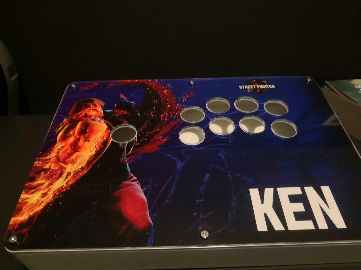 Stick custom du jour sur la thématique de Ken ! Merci encore pour votre confiance, n'hésitez pas à me Mp si vous avez des questions !