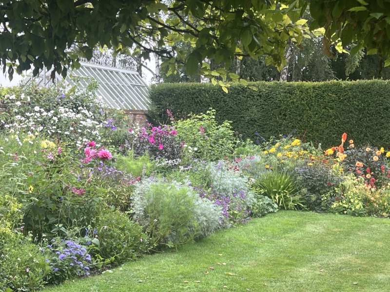 HertfordshirNGS's tweet photo. NEW 2025!
The Old Rectory #Cottered is a garden of many parts. Discover the herbaceous garden, rose garden, & an ornamental kitchen and cutting garden. Wander through a perennial meadow, winter garden, bog garden and woodland. New for you Sept 2025! More 👉https://t.co/qTOAILPqHH https://t.co/7lbWFpbH9h