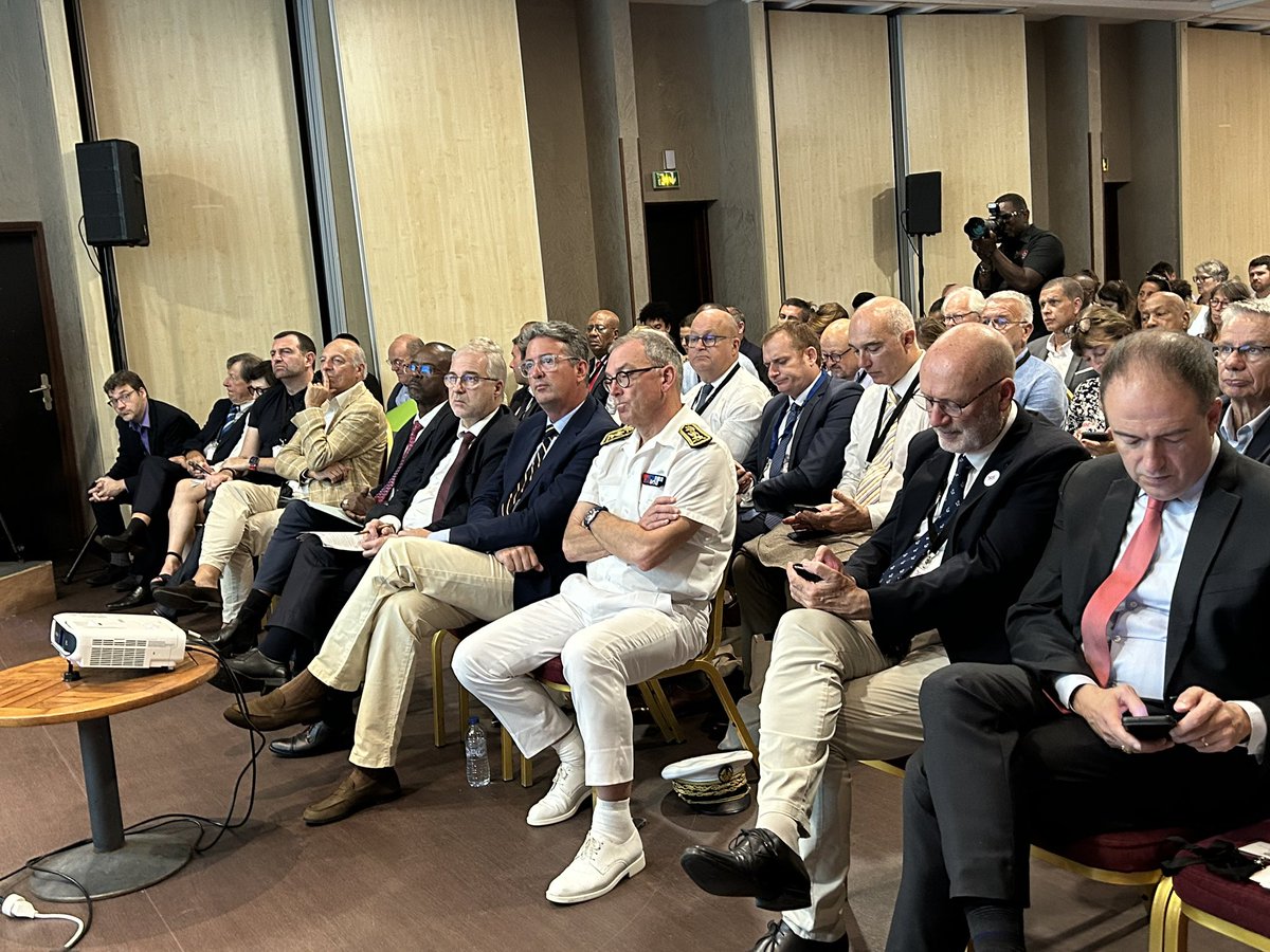 MairieBonifacio's tweet photo. La semaine passée, le Maire @OrsucciJC , l’Adjointe déléguée aux affaires maritimes et aux questions environnementales @MJoCulioli  et le directeur de cabinet @PieracciLeo ont assisté au 43è congrès de l' @anel_asso , qui s’est tenu au Gosier en Guadeloupe en présence du Ministre de la Mer et de la Pêche @FabriceLoher .

Pendant cinq jours, élus, experts et acteurs du #littoral se sont réunis autour des grands enjeux qui façonnent l’avenir de nos territoires littoraux : #biodiversité marine, impacts du #changementclimatique sur les littoraux, stratégies de #développementdurable adaptées aux contextes insulaires … L’occasion de partager des expériences, de débattre des meilleures pratiques et de tracer avec les élus des territoires présents des pistes pour renforcer la résilience de nos littoraux.

1/2

https://t.co/LlSRnEfjdC