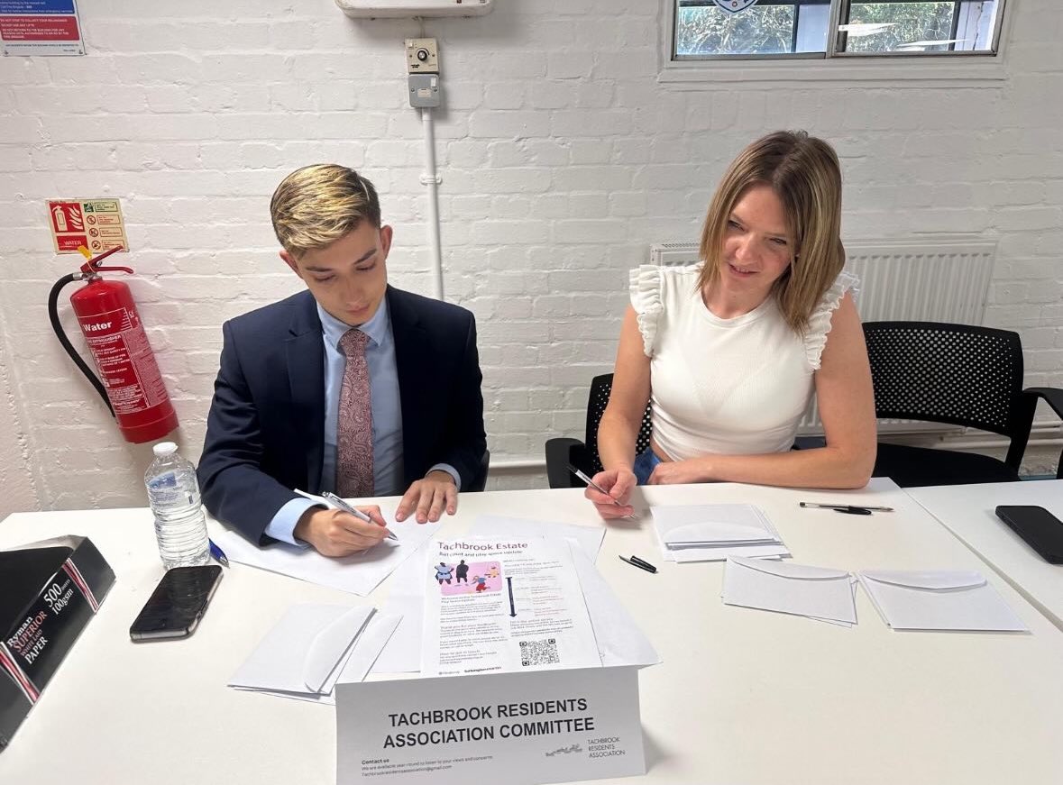 NiltonRofficial's tweet image. Tonight at 7PM: We’re holding a sign up event for the Tachbrook Hardship Voucher at Tachbrook Social Club. Volunteers ready to help vulnerable residents. #Pimlico #TachbrookMatters