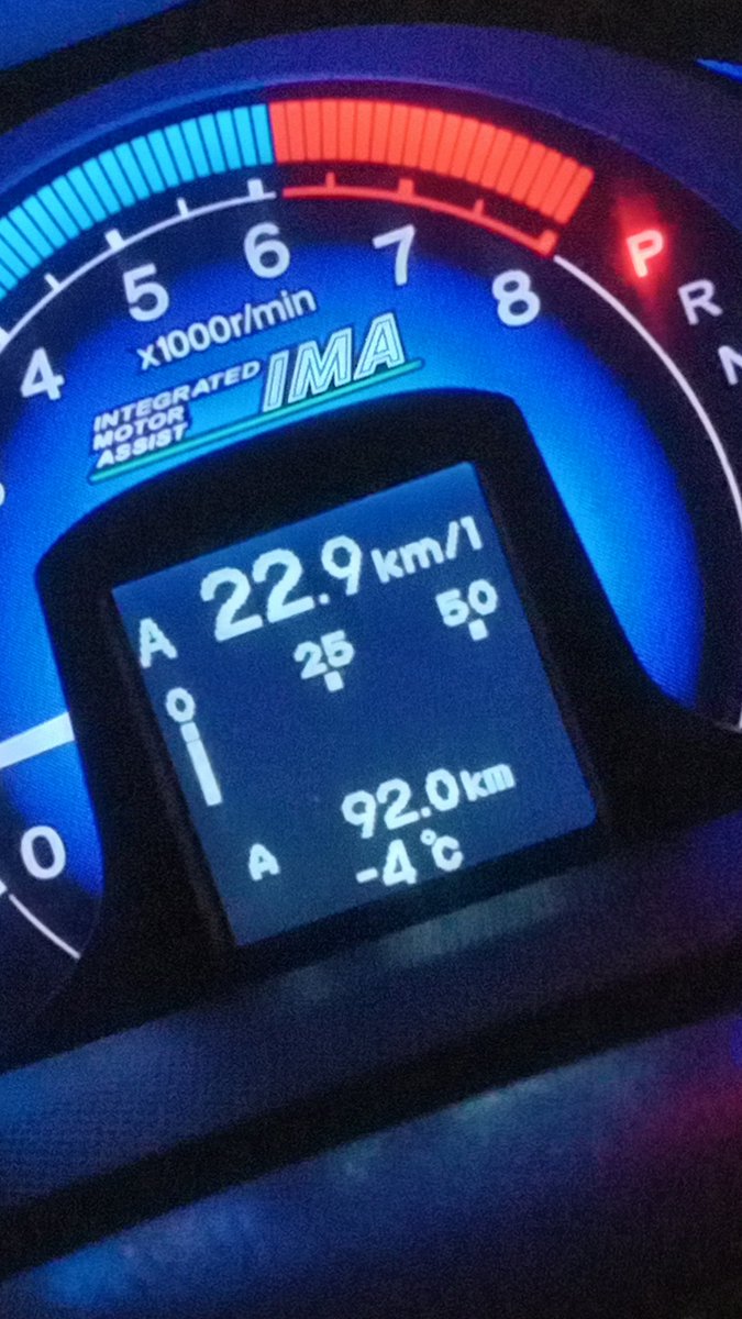 _great_yota_'s tweet photo. A below freezing night.
It's very cold.
Minus 4 degrees...
Even the car is frozen...
#belowfreezing #extremelycold https://t.co/XcjhgD82QS