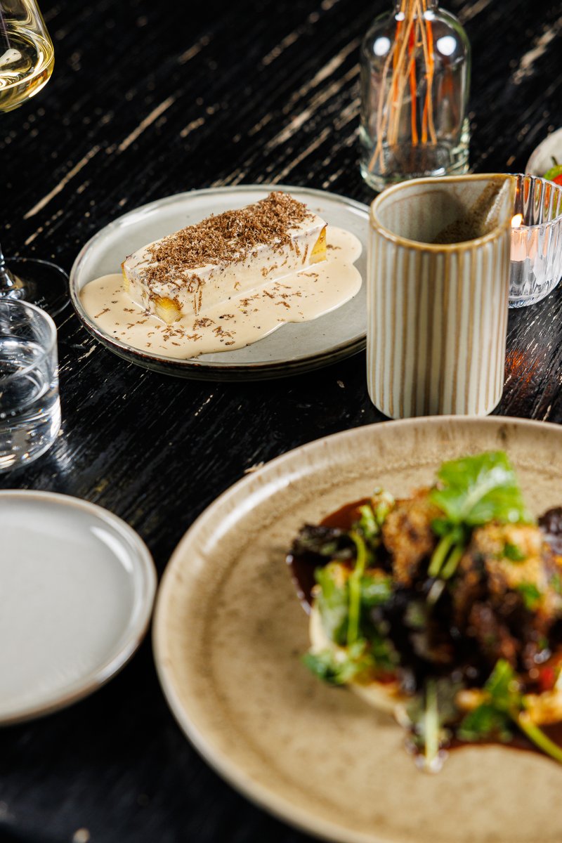 Bertus007's tweet photo. Kartoffelgratin mit Parmesansauce und Herbsttrüffel
Ein einfaches Gericht, edel verfeinert: Kartoffelgratin trifft auf die Eleganz von Parmesan und Trüffel.  #genusspur #berlinfoodie #kinkberlin

https://t.co/AQpeOOWbLp https://t.co/tAEWLzGxrZ