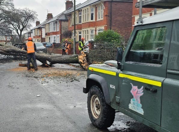 cardiffcouncil's tweet photo. #StormDarragh hit hard, but our teams #WorkingForCardiff responded swiftly. 189 trees affected–more in 1 night than in 20yrs! Teams worked hard to clear debris&amp;reopen roads. Essential services like Social Services&amp;Meals on Wheels continued their vital work https://t.co/77RPTgf5W2 https://t.co/9A73R5oiRk