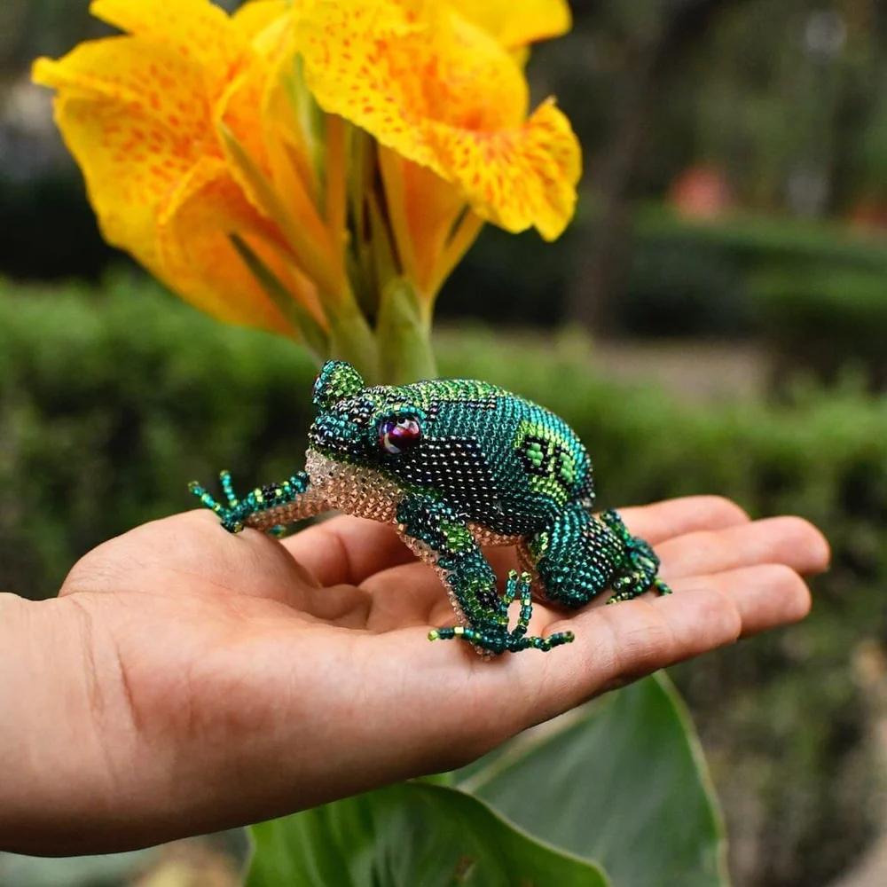 MotherSierra's tweet photo. 🐸🦎🐢 Beaded froggy, gecko, or turtle? Each piece is a vibrant celebration of nature, made with love by our skilled artisans. Which one’s hopping into your home? ✨🌿

Shop here: https://t.co/wwidg7jYt2
#MotherSierra #HandmadeDecor #BeadedArt https://t.co/nN3s5w1yZw