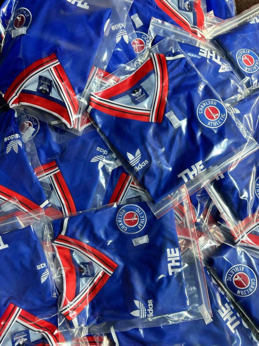 Redrobinsretro1's tweet image. ‼️AVAILABLE NOW‼️

Available now to order @ square.link/u/ngz9Euxx

Blue Woolwich Shirt 🔥 

Limited edition - this is the last ever run of these 

To win a random shirt from us free

• Repost 🔄

• Follow us ❤️

Winner announced 18/12/2024

#CAFC