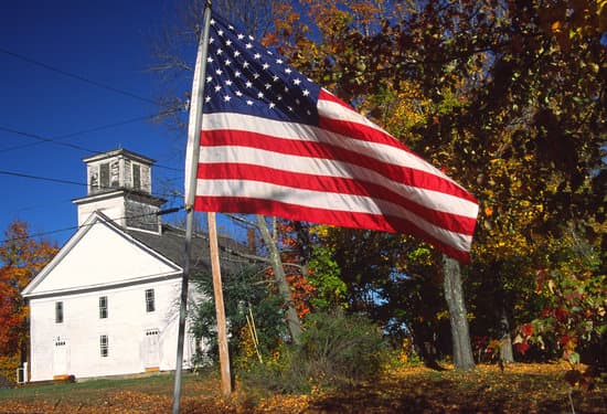 MAP_Canada's tweet image. In American counties lacking a professional local news source, Donald Trump won 91% of them this election.

When voters lose access to local news, they gravitate towards national news which creates polarization.

#SaveLocalNews

Read more: tinyurl.com/4u2s7zhu