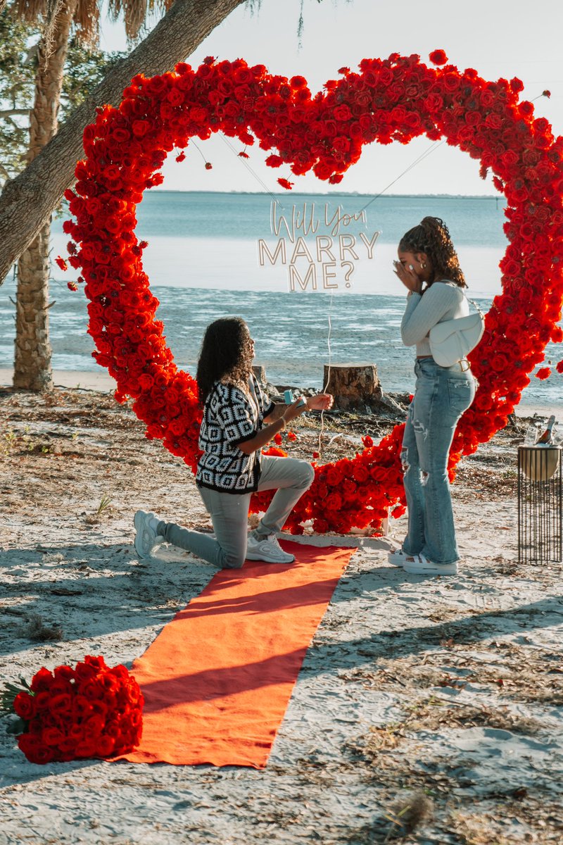 jahjah1K's tweet photo. She said yes 💍 https://t.co/bhjWBhmMYz