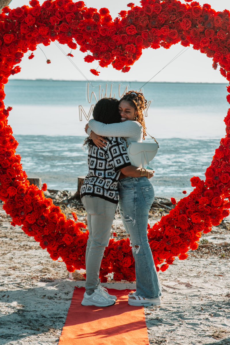 jahjah1K's tweet photo. She said yes 💍 https://t.co/bhjWBhmMYz