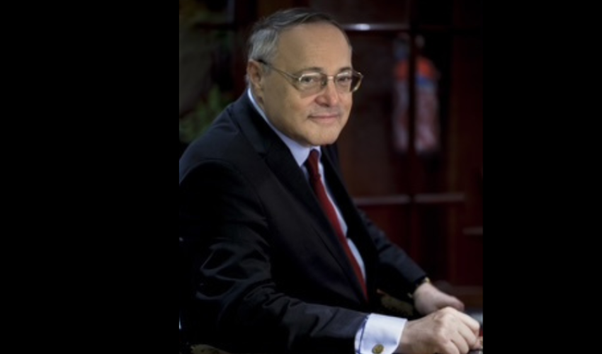 tribuchretienne's tweet photo. [ Vidéo] Interview exclusive de Jean-Christian Petitfils : entre révélation, dévotion et authenticité de la Sainte Tunique d’Argenteuil - Un récit captivant 

https://t.co/KCZiKRI1kg

#tunique #Argenteuil @Eglisecatho https://t.co/xMRFAB0cxR