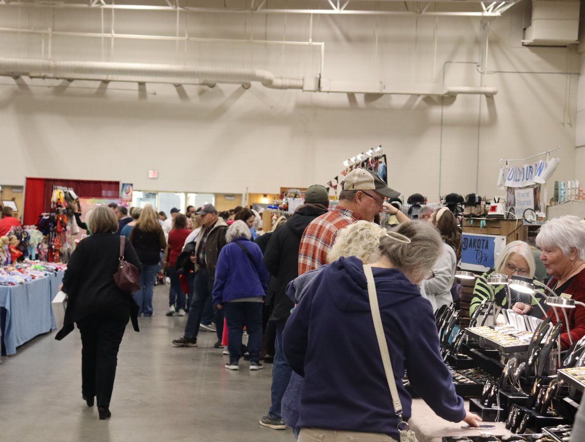 BackAtTheMac's tweet photo. Thank you to everyone who attended the Callahan Arts & Crafts Show! β€οΈ
#backatthemac #craftshow #art #homedecor https://t.co/SUYLDxiRdX