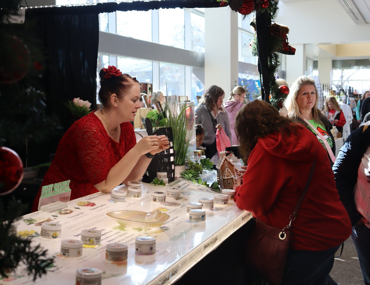 BackAtTheMac's tweet photo. Thank you to everyone who attended the Callahan Arts & Crafts Show! β€οΈ
#backatthemac #craftshow #art #homedecor https://t.co/SUYLDxiRdX