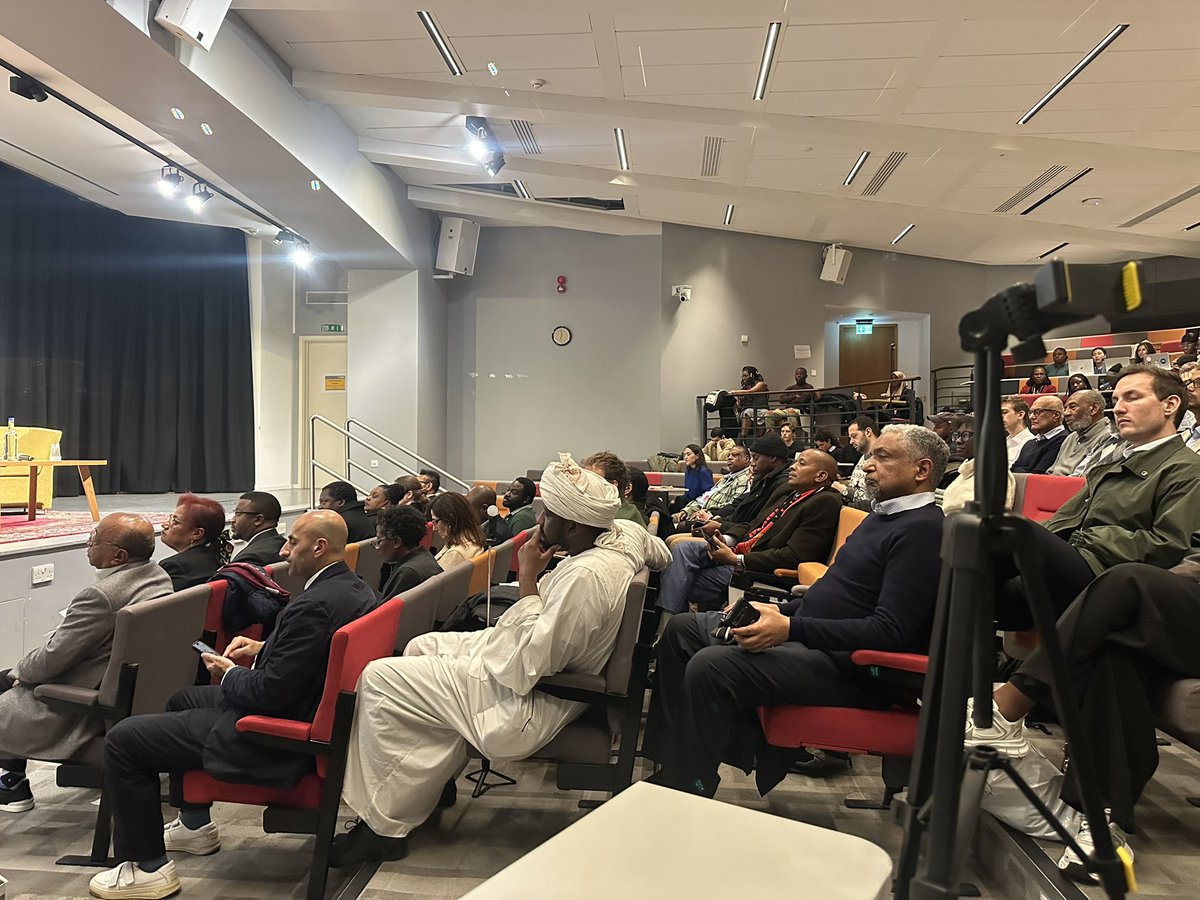 CAS_SOAS's tweet photo. Ambassador Mbelwa Kairuki @MbelwaK, High Commissioner of the United Republic of Tanzania in UK and Ireland providing Opening remarks at the Salim Ahmed Salim Lecture series @SOAS @DrSalimArchive
@IdaHadjivayanis
#SASLectureseries https://t.co/EDtOezzMEZ