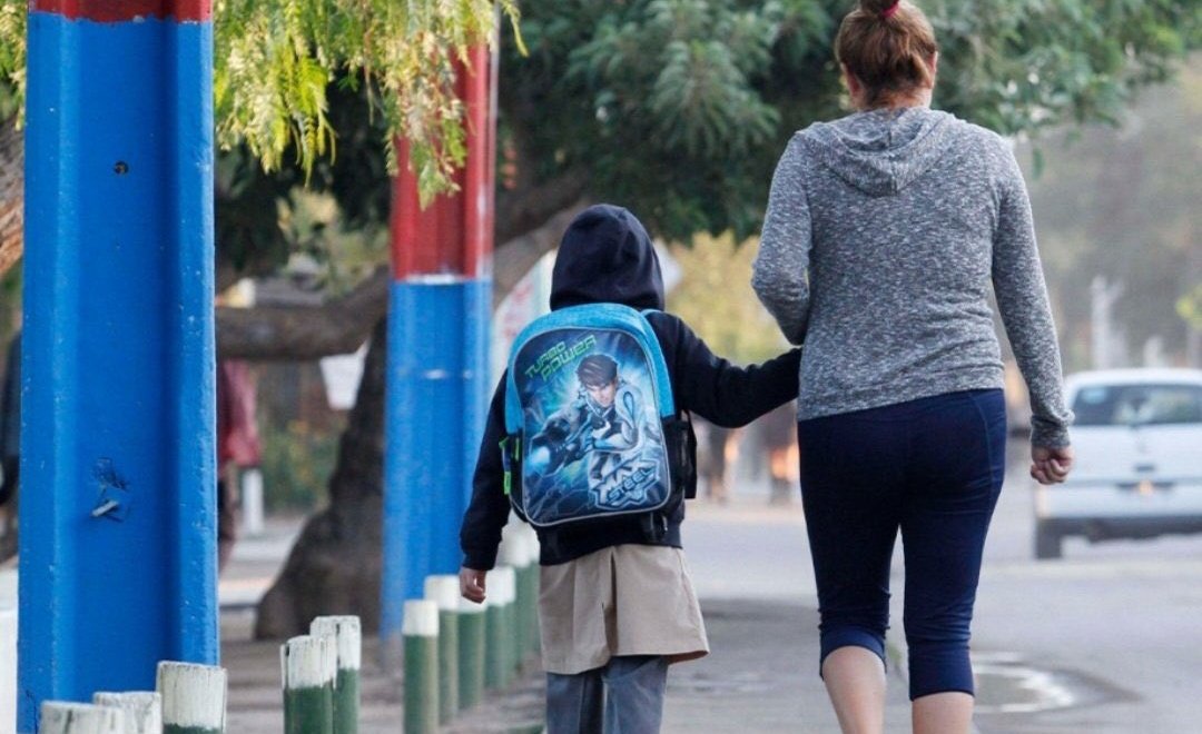 AlbertJulian13's tweet photo. 🚨Acabo de enterarme que Alvarito era el único niño chileno de todo el curso por eso siempre abusaban de él. en el liceo Cervantes existen más extranjeros que CHILENOS.. https://t.co/33s50GWBge
