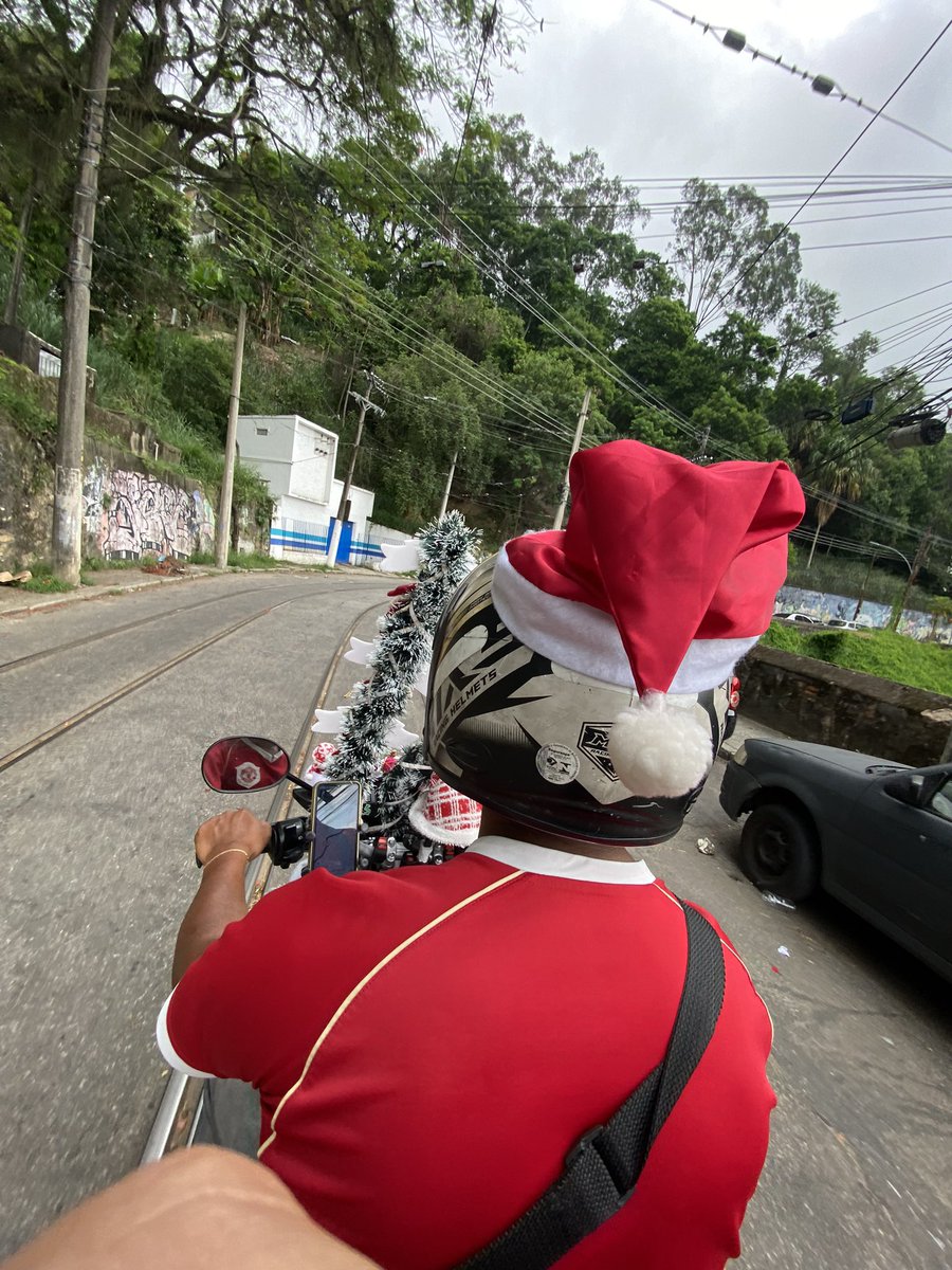 mateusalp's tweet image. dezembro, Rio de Janeiro, pedi um ubermoto e o camarada chegou assim