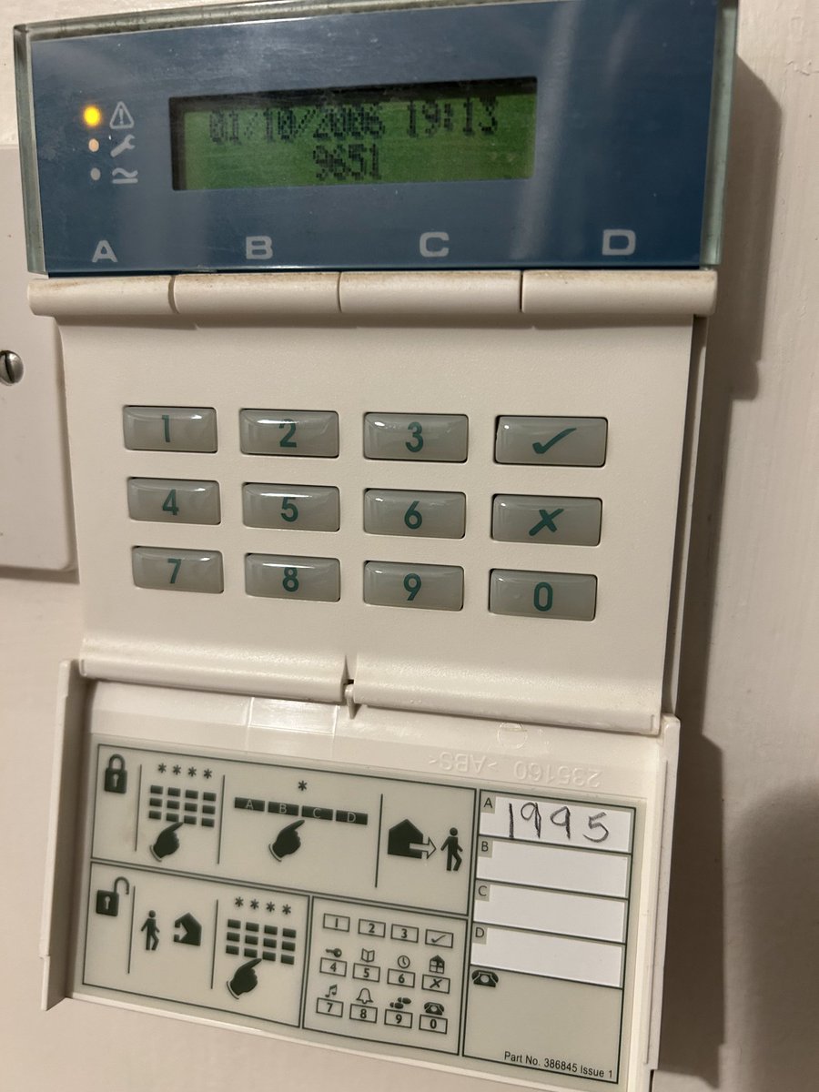 Hmm what's wrong with this picture 📸 🤔