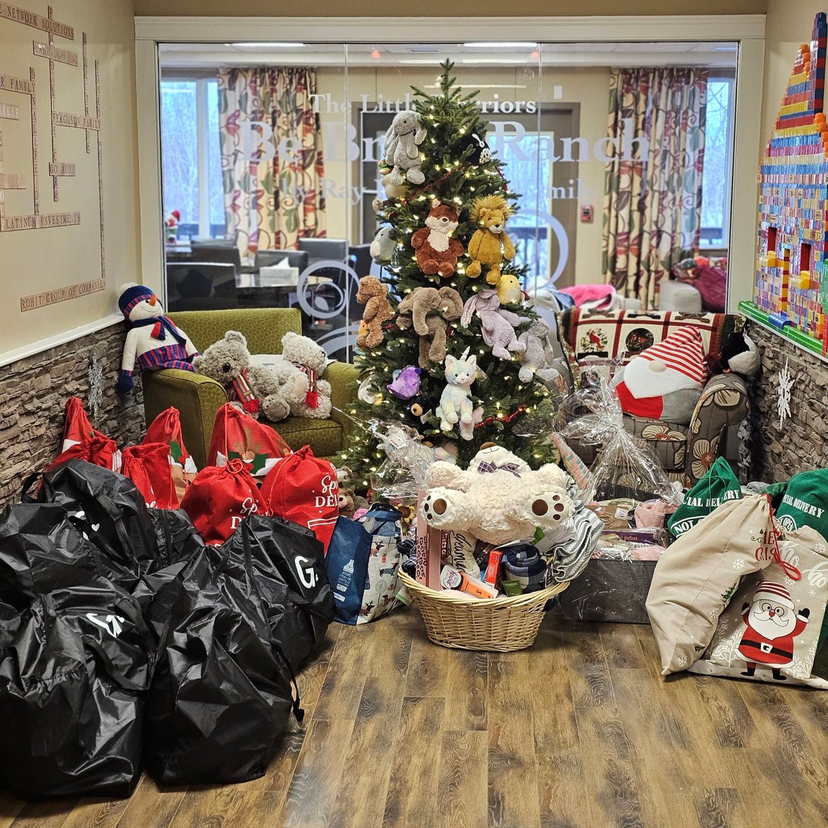 LittleWarriors's tweet image. A heartfelt thank you to Yoleen, Zara, and all the incredible ladies from Canada’s Elite Women’s Group in Edmonton! Your amazing donation drive for Christmas gifts, paired with a generous contribution for a holiday party, means the world to the children and teens at the BBR.