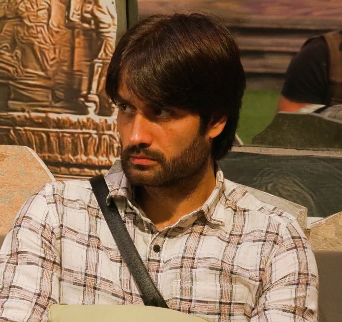 DeepLines00's tweet photo. Everyone’s trying to break #VivianDsena, but a KING doesn’t bend under pressure! 👑💥

Stay strong, Vivian—your real fans are always with you, and we’ve got your back! ✨❤️‍🔥

#BigBoss18 https://t.co/0yAS3QuzTG