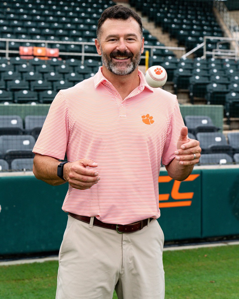 ClemsonBaseball's tweet photo. Proud DAD! 🐾

@Scott_Hauser was a RHP for the Tigers from 1995-97 &amp; witnessed his son make the game-winning 56-yard field goal to give #Clemson the 2024 @ACCFootball Championship in their hometown area❗️

#ClemsonFamily @nolanhauser @ClemsonFB https://t.co/MmU4r33KNy