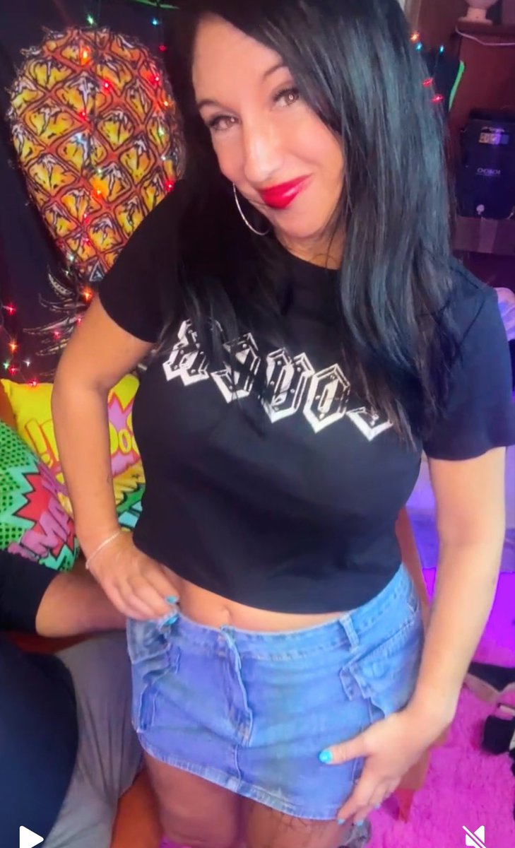 joalexandria69's tweet photo. From my “strip tease” Saturday night…we had SO much fun despite my lack of dancing skills 😆 #Adultfun #Dancing #strip #onlyfans #fulldance #forfun #WorkHardPlayHarder https://t.co/NW5StV3dCA