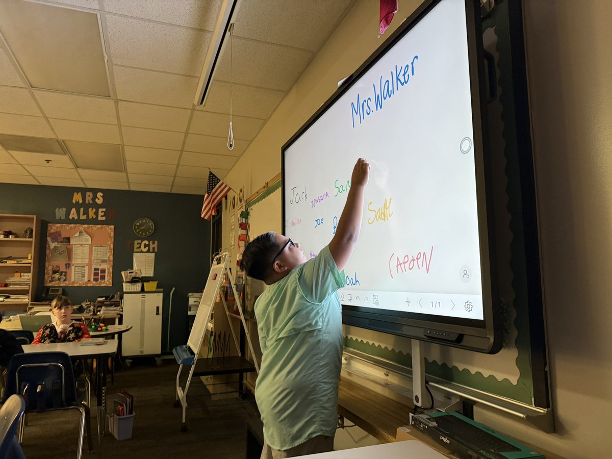MrsWalker_WHE's tweet photo. Trying out the new boards! Thank you @HumbleISD https://t.co/fcKFYrG2PH