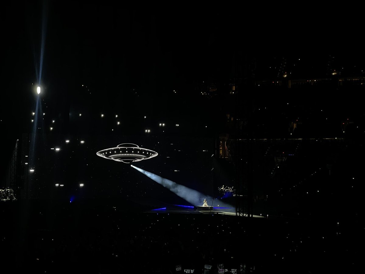 In honor of the eras tour ending, drop a pic that you took at your show