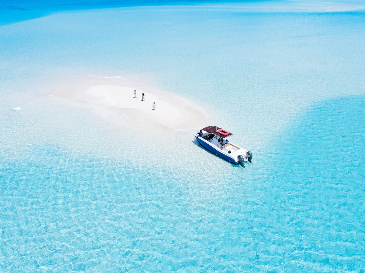 VisitTCI's tweet image. Your own beach for the day? No problem.

Here's a glimpse of what you'll see exploring the incredible sandbars near Fort George Cay.

#turksandcaicos #boatcruise #sandbars