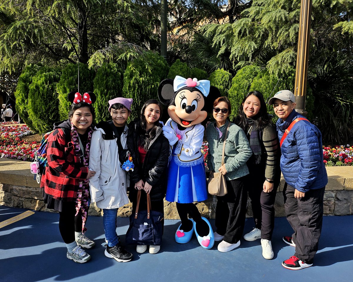 The past five days has been soooooo tiring. I think its partly my fault, hahahaha I really should learn to not sweat over the small stuff. Hahahahaha. Anyway, despite everything I must say I am happy. 

Thank You Lord for the gift of Family and Friends. 🥰