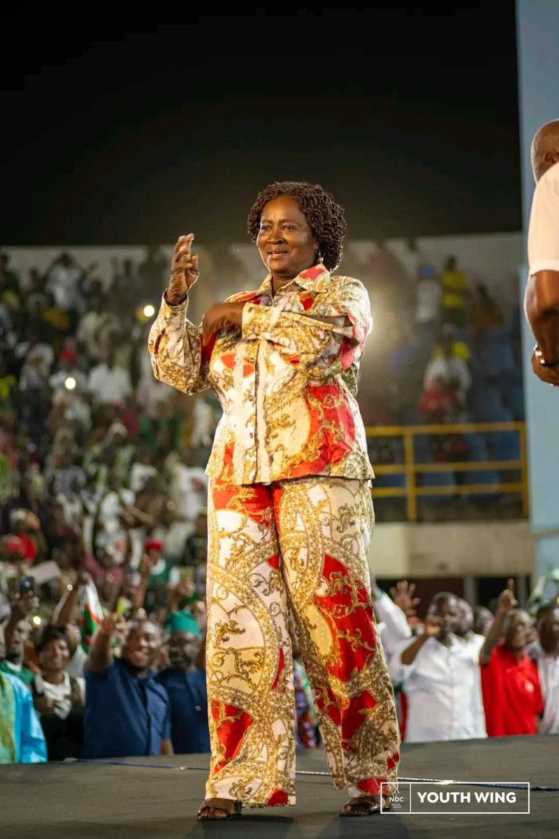 Popony_J's tweet photo. Prof. Jane Naana has successfully brought joy back to politics 💚 https://t.co/JwT3Itd3LD