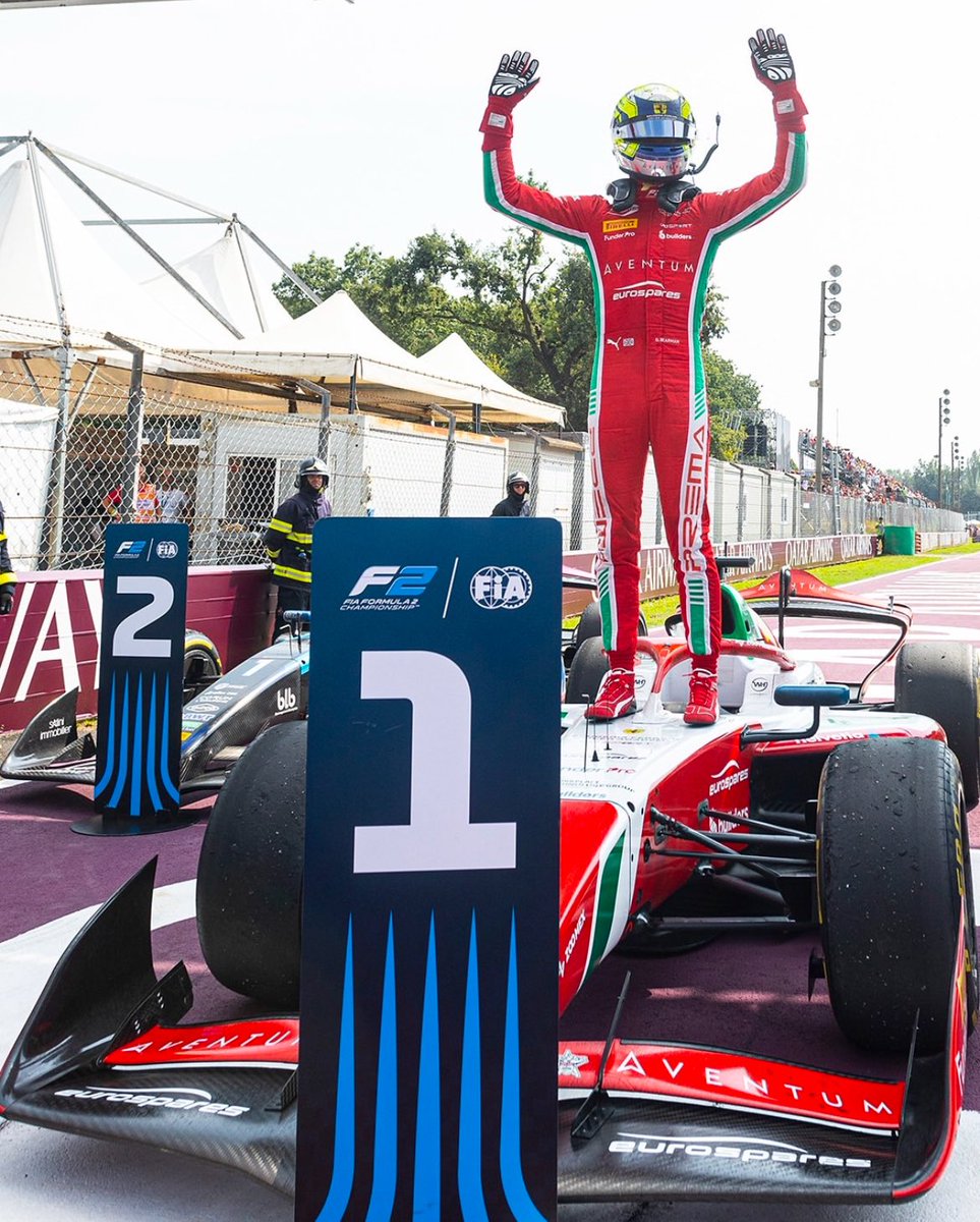 ActuOllieFR's tweet photo. 📸Ollie via Instagram : « 3 saisons, 8 victoires, 17 podiums, 3 poles et beaucoup de souvenir ensemble. Grazie @PREMA_Team . ❤️🫶🏼 »
#F1 #F2 #Prema #PremaTeam https://t.co/U1oEoGrOER