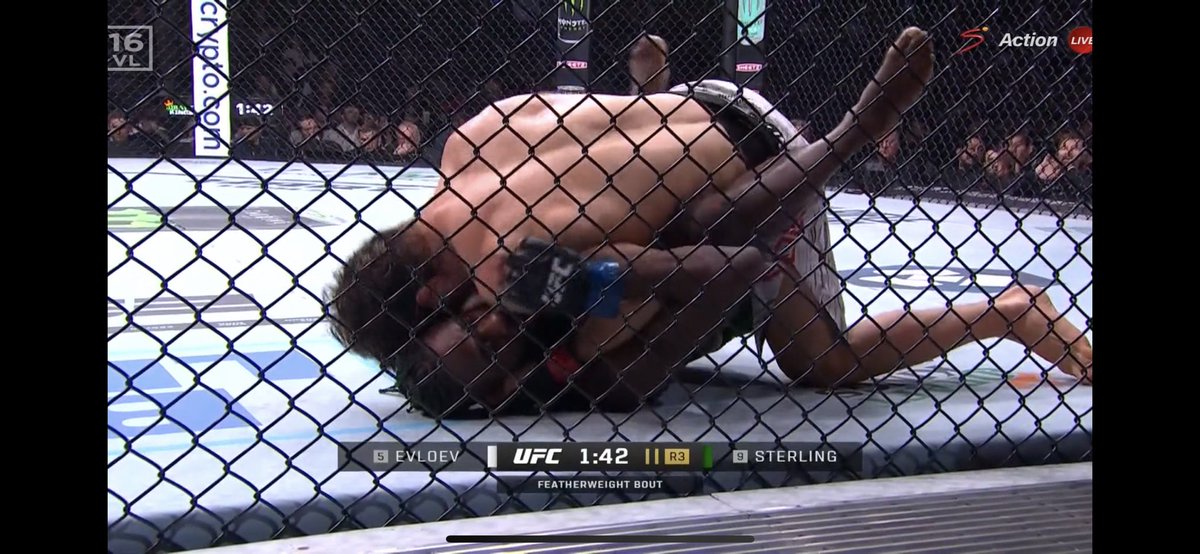 exposingtrasht1's tweet photo. @daniel_dinoia @funkmasterMMA Huge difference in control. Movsar had better positions and did better in scrambles. Really not difficult to score that third round https://t.co/V6w394SJgw