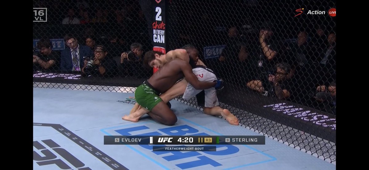 exposingtrasht1's tweet photo. @daniel_dinoia @funkmasterMMA Huge difference in control. Movsar had better positions and did better in scrambles. Really not difficult to score that third round https://t.co/V6w394SJgw