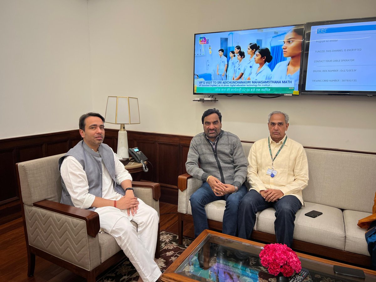 आज संसद भवन में केंद्रीय कौशल विकास और उद्यमिता मंत्री तथा शिक्षा राज्य मंत्री श्री <a href="/jayantrld/">Jayant Singh</a> से मुलाकात की,लम्बे प्रयासों और लोक सभा में कई बार मुद्दे उठाने के परिणामस्वरूप नागौर जिले के मेड़ता में हाल ही में केंद्रीय विद्यालय स्वीकृत हुआ है,मैने मंत्री जी से नागौर जिले के