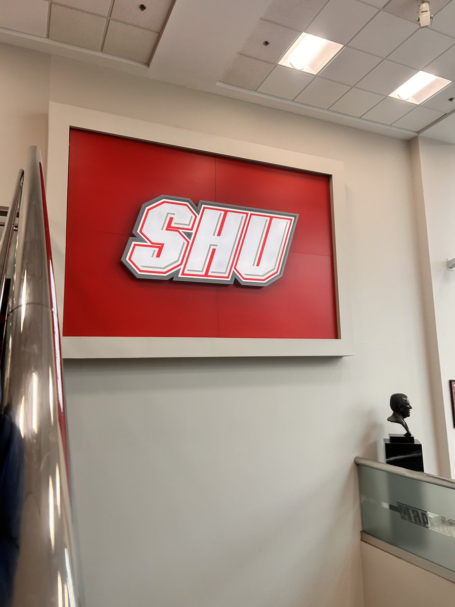 jadenhaly's tweet photo. I Had a Great Visit Today at Sacred Heart University @SHU__Football ❤️🤍 Thank You @CoachGardner_ @Coach__Duke @mark_nofri @CoachPSap @CoachDEdwards @coach_perlo_apr @CollegiateMb @MrNoOffseason @QBCoachBrady https://t.co/vWjhMsAKQh