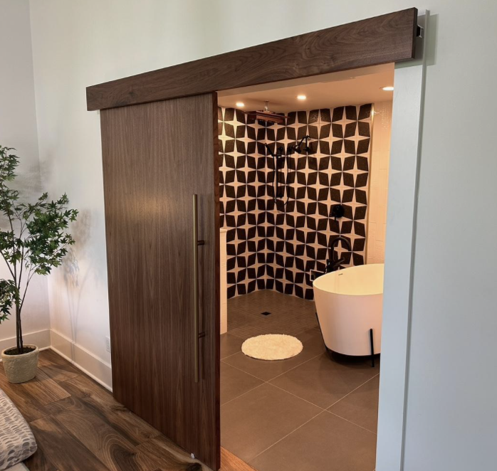 JohnsonHrdware's tweet image. Say goodbye to swinging doors and hello to sleek solutions!  Our wall-mount door hardware turns any bathroom into a modern masterpiece—space-saving, stylish, and oh-so-functional.  #BathroomGoals #JohnsonHardware #SlideIntoStyle