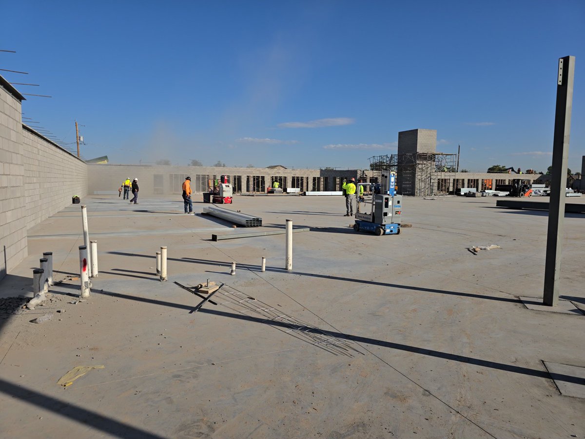 AbernatheyCo's tweet photo. Progress is Happiness. 
Progress on our Laveen, AZ site is coming along nicely.  😎

GSF: 122,757
Units: 669 https://t.co/LAjRkFkiE9