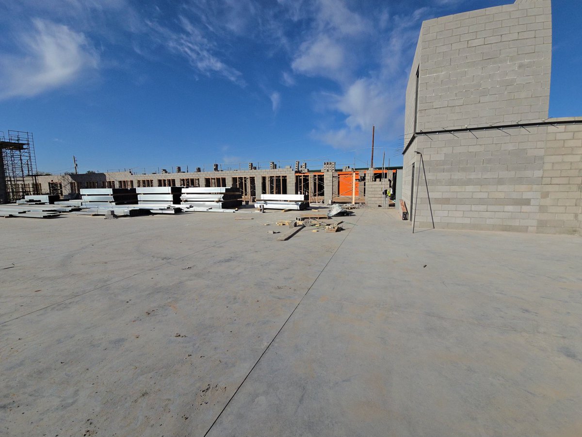AbernatheyCo's tweet photo. Progress is Happiness. 
Progress on our Laveen, AZ site is coming along nicely.  😎

GSF: 122,757
Units: 669 https://t.co/LAjRkFkiE9