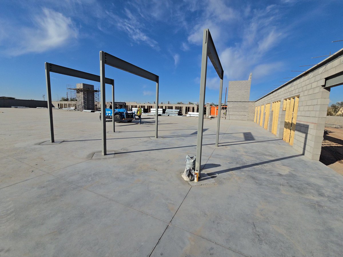 AbernatheyCo's tweet photo. Progress is Happiness. 
Progress on our Laveen, AZ site is coming along nicely.  😎

GSF: 122,757
Units: 669 https://t.co/LAjRkFkiE9