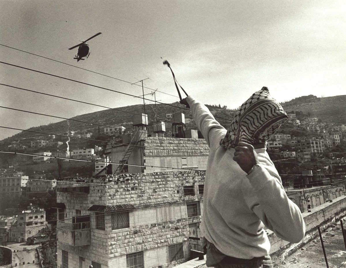 Embpalcuba's tweet photo. El 9 de diciembre de 1987, #Palestina  mostraba al mundo su rechazo a la ocupación Israelí con la "Revuelta de las Piedras".  La primera #intifada debe ser recordada como un grito de clamor por nuestra patria y un ejemplo de la rebeldía del pueblo palestino. https://t.co/oyFDXa7O9S