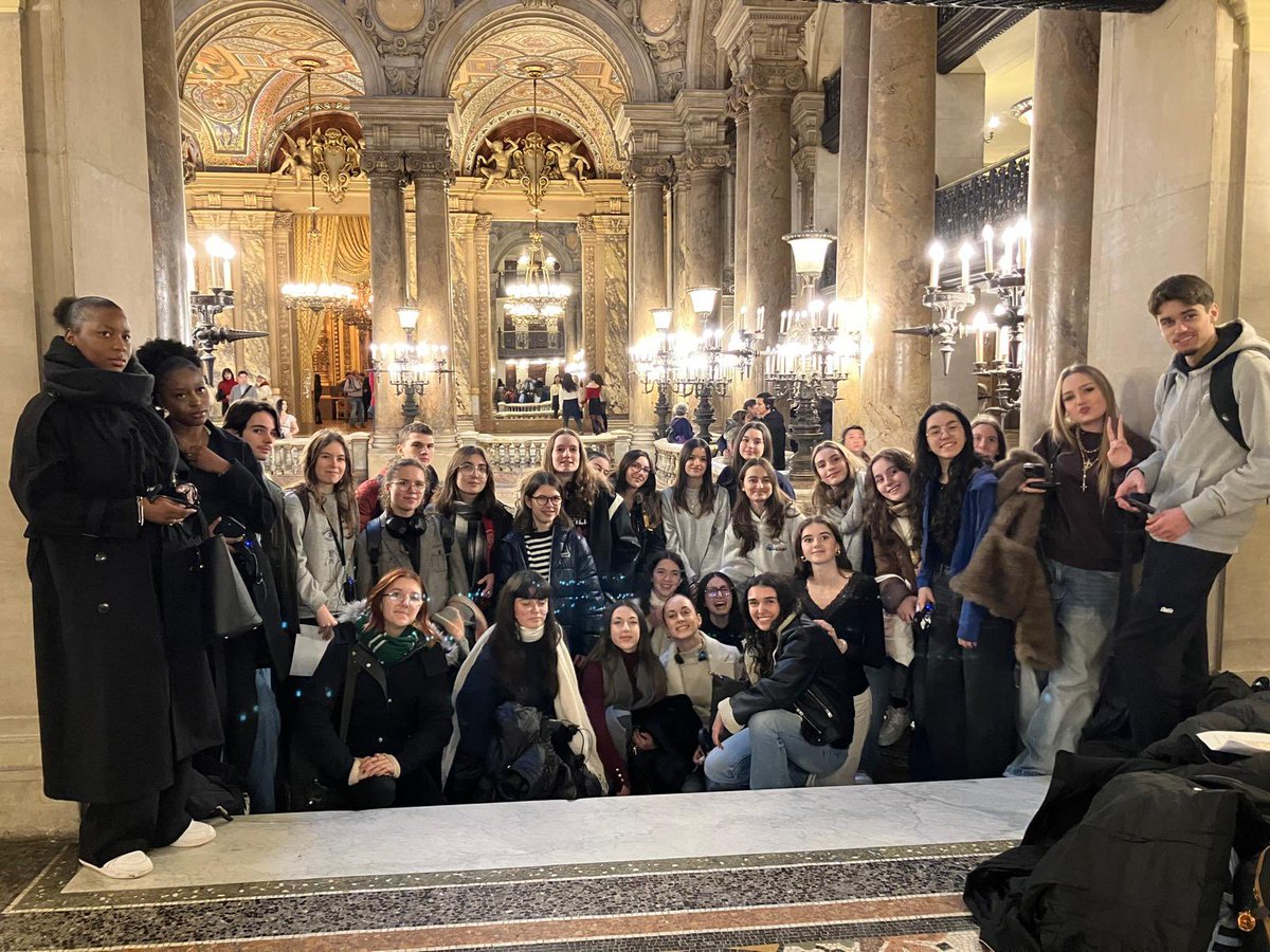 ¡Primer día de nuestro proyecto conseguido!
Hoy, las alumnas han podido visitar las instalaciones del <a href="/E_Galois78/">Lycée Evariste Galois</a> guiadas por el equipo Erasmus. Después de una jornada de bienvenida para romper el hielo, hemos visitado la Ópera Garnier. <a href="/sepiegob/">SEPIE</a> #erasmusplus